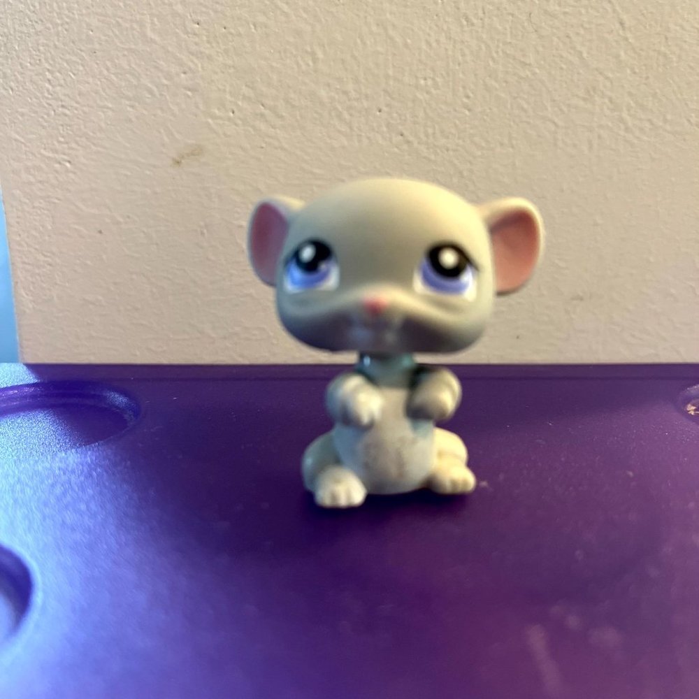 Authentic Littlest Pet Shop Gray Standing Mouse # 192 Purple Eyes